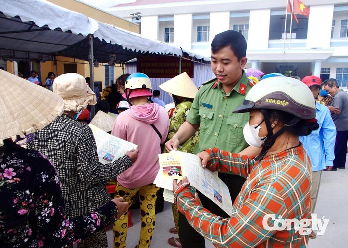 Lực lượng Công an tăng cường tuyên truyền, nâng cao cảnh giác của người dân trước tội phạm mua bán người