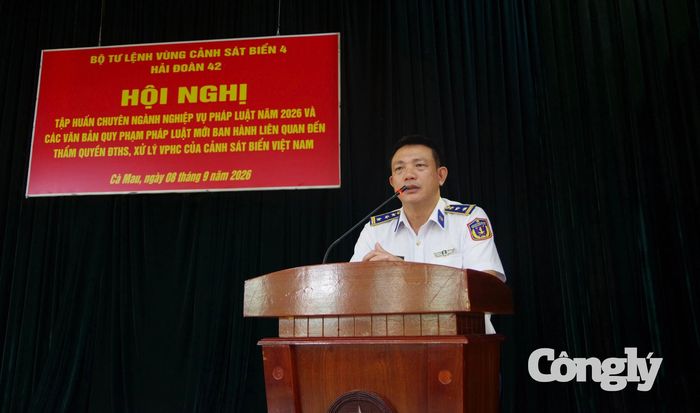 Thượng tá Bạch Huy Bình, Phó Hải đoàn trưởng pháp luật Hải đoàn 42 phát biểu chỉ đạo hội nghị