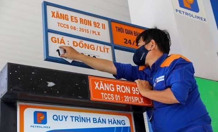 Giá xăng, dầu đồng loạt tăng. (Ảnh minh hoạ)