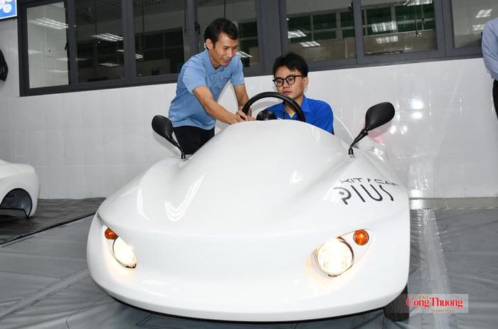 Sinh viên IUH sẽ có thêm nhiều kỹ năng thực tế thông qua việc tự mình tháo rời và lắp ráp mô hình PIUS.