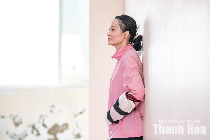 Với Nguyễn Thị Hương, mục tiêu ở Đại hội năm nay không thay đổi: cùng đồng đội hướng đến tấm HCV ở nội dung đồng đội hỗn hợp nam nữ. Sau tất cả những gì đã trải qua, HLV Nguyễn Văn Hùng kỳ vọng Hương sẽ có một ngày thi đấu bùng nổ, vượt qua chính mình và chạm tay vào tấm HCV Đại hội - giấc mơ vàng còn dang dở từ bốn năm trước.