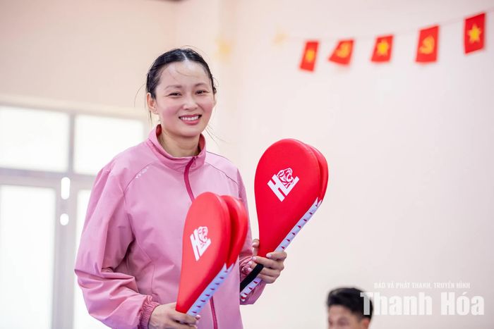 Ngày 18/5/2022 tại Nhà thi đấu Tây Hồ, Hương thắng Kirstie Elaine Alora (Philippines) 10-8, giành HCV hạng 73kg nữ SEA Games 31, hoàn tất “bộ sưu tập” 10 huy chương vàng SEA Games của gia đình.