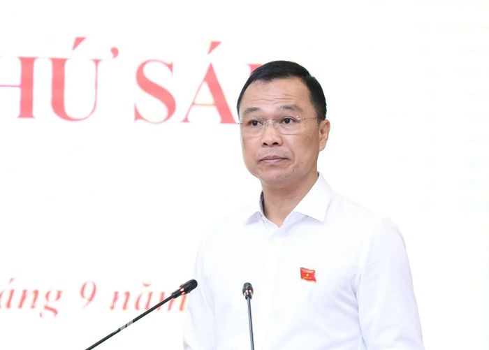 Chủ tịch UBND tỉnh Tô Anh Dũng phát biểu tại kỳ họp.