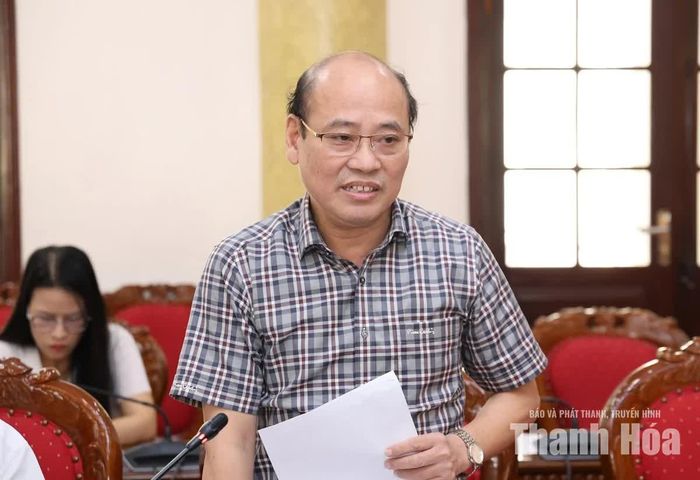 Các đại biểu thảo luận tại hội nghị.