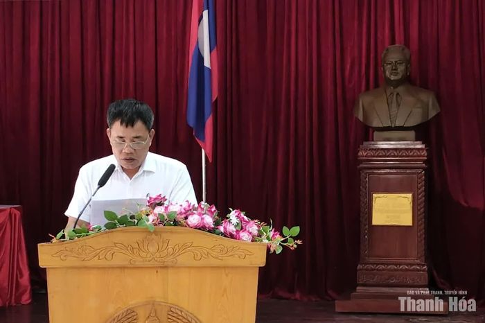 Thành viên đoàn công tác trao đổi tại hội nghị.