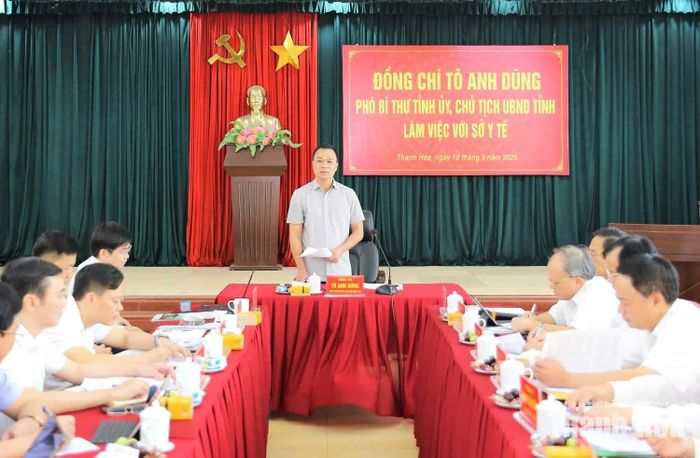Chủ tịch UBND tỉnh Tô Anh Dũng chủ trì buổi làm việc với Sở Y tế.