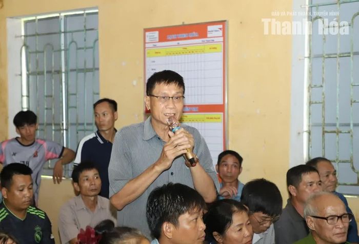 Người dân thôn Thanh Sơn nêu ý kiến tại buổi đối thoại.