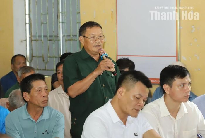 Người dân thôn Thanh Sơn nêu ý kiến tại buổi đối thoại.