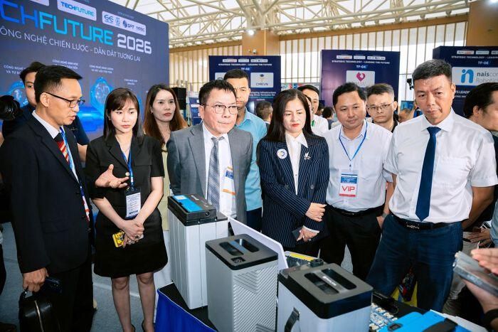  8 doanh nghiệp trình bày giải pháp tại Phiên Pitching Công nghệ chiến lược trước Hội đồng chuyên gia. Ảnh: BTC.