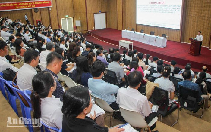 Quang cảnh lớp bồi dưỡng.