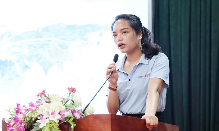  Đại diện Công ty TNHH Trí tuệ nhân tạo HaiZhiChen Việt Nam chia sẻ về chương trình đào tạo và cơ hội việc làm cho sinh viên. 