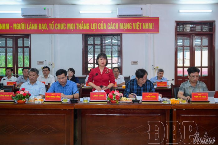 Bí thư Đảng ủy xã Thanh An Lò Hải Dung báo cáo tại buổi làm việc.