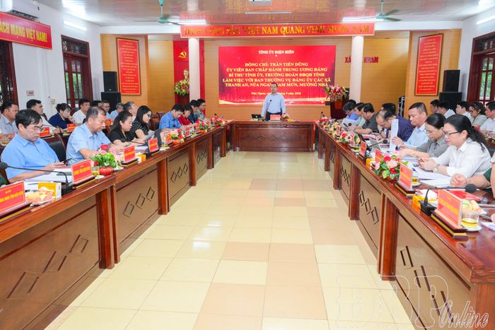 Toàn cảnh buổi làm việc.