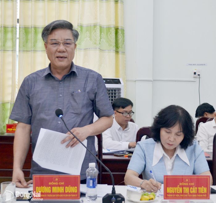 Ủy viên Ban Thường vụ Thành ủy, Trưởng ban Tuyên giáo và Dân vận Thành ủy Dương Minh Dũng phát biểu tại buổi làm việc. Ảnh: Phương Hằng