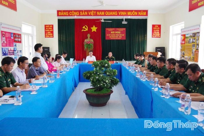 Quang cảnh hội nghị ký kết.