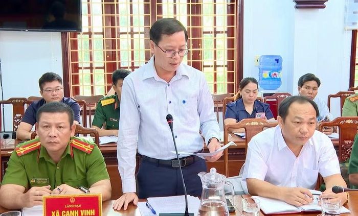 Lãnh đạo xã Canh Vinh báo cáo phương án phòng, chống thiên tai năm 2026. Ảnh: Bình Dương