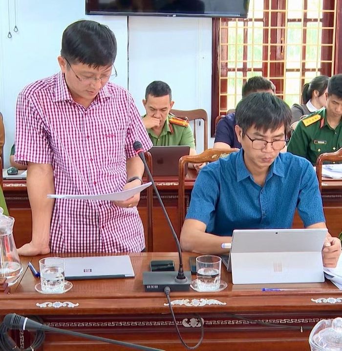 Lãnh đạo xã Canh Liên báo cáo phương án phòng, chống thiên tai năm 2026. Ảnh: Bình Dương