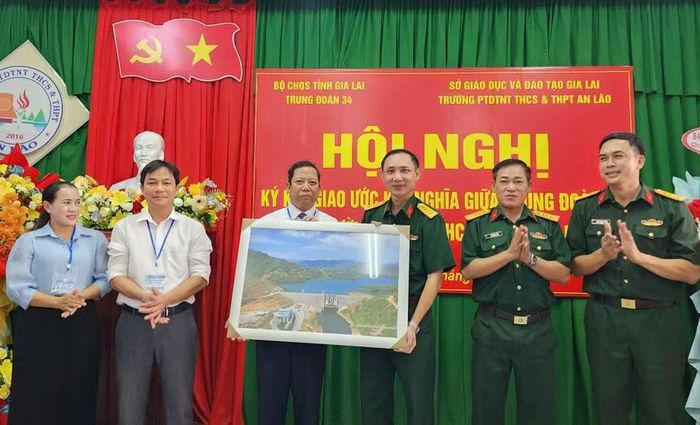  Hoạt động kết nghĩa của 2 đơn vị góp phần thực hiện tốt nhiệm vụ chính trị, xây dựng cơ quan, đơn vị vững mạnh. Ảnh: H.P 