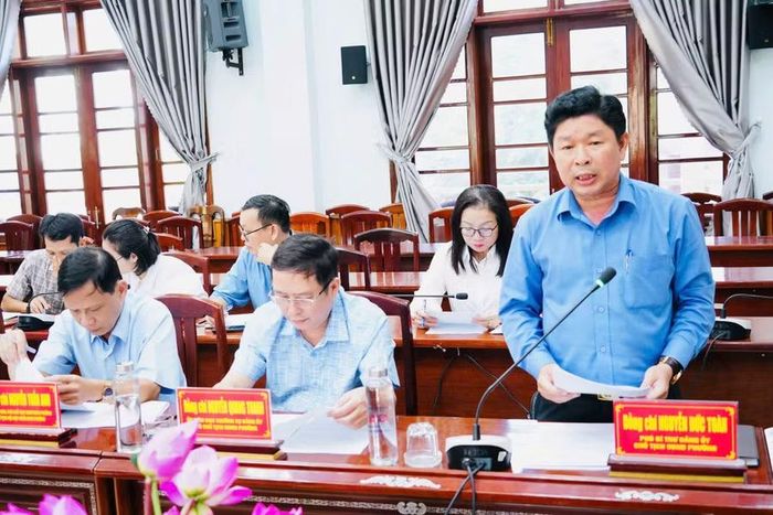  Chủ tịch UBND phường Quy Nhơn Nguyễn Đức Toàn báo cáo tại buổi làm việc. ﻿Ảnh: N.H 