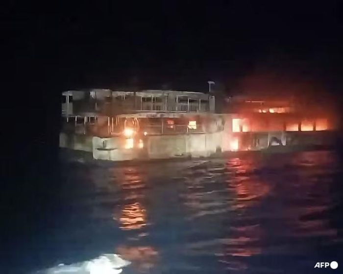 Phà bốc cháy ngoài khơi tỉnh Palawan, Philippines. Ảnh: AFP/Lực lượng Tuần duyên Philippines.