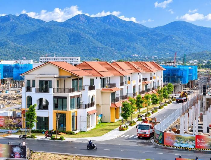 Khu nhà liền kề tại dự án.