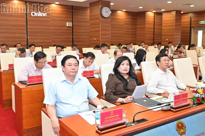 Các đại biểu dự họp.