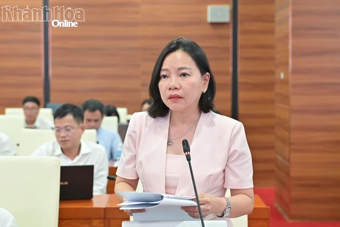 Lãnh đạo Sở Văn hóa, Thể thao và Du lịch báo cáo sự tăng trưởng của du lịch trong thời gian qua.