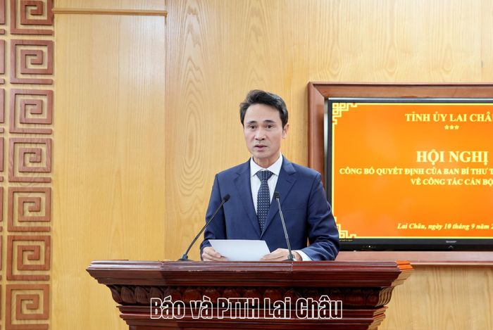 Đồng chí Hà Trọng Hải - Ủy viên Ban Thường vụ Tỉnh uỷ, Phó Chủ tịch UBND tỉnh phát biểu nhận nhiệm vụ. 