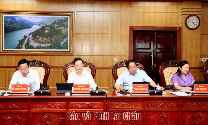 Các đại biểu dự cuộc họp. 