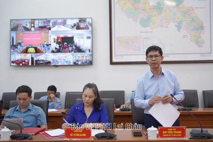 Đồng chí Bùi Tiến Thanh - Giám đốc Sở Y tế, Phó Trưởng Ban Chỉ đạo tỉnh phát biểu tại hội nghị.