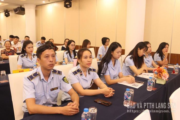 Các đại biểu lắng nghe các nội dung tại buổi tập huấn