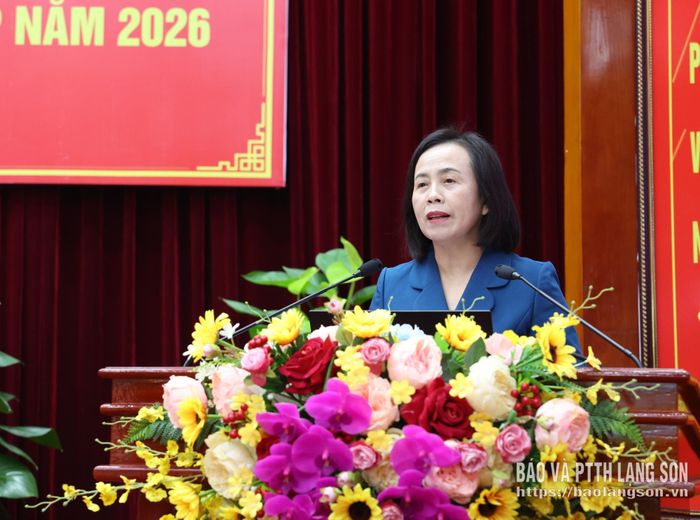Đồng chí Đoàn Thị Hậu, Phó Bí thư Thường trực Tỉnh ủy, Chủ tịch HĐND tỉnh phát biểu khai mạc hội nghị
