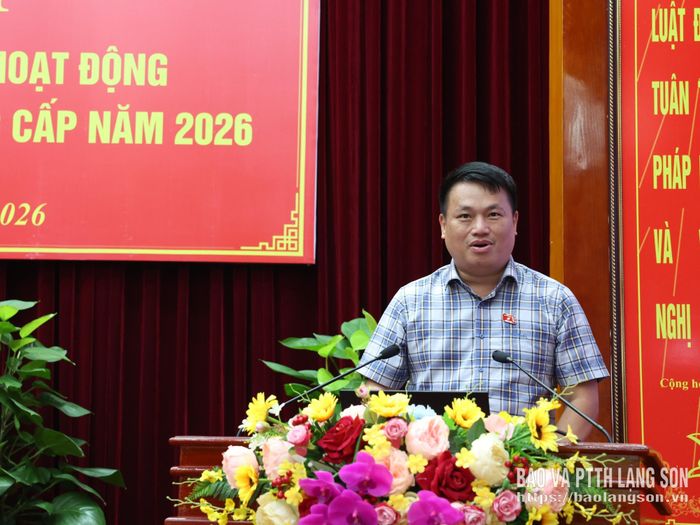 Đồng chí Đặng Ngọc Huy, Phó Chủ nhiệm Ủy ban Công tác đại biểu của Quốc hội phát biểu tại hội nghị