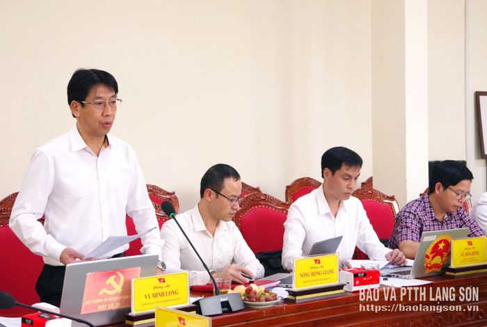 Các đồng chí trong Ban Thường vụ Đảng ủy xã Ba Sơn trả lời, làm rõ các nội dung Đoàn Giám sát nêu ra