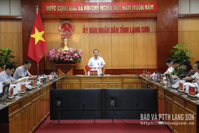 Đồng chí Đoàn Thanh Sơn, Phó Chủ tịch UBND tỉnh phát biểu tại cuộc họp