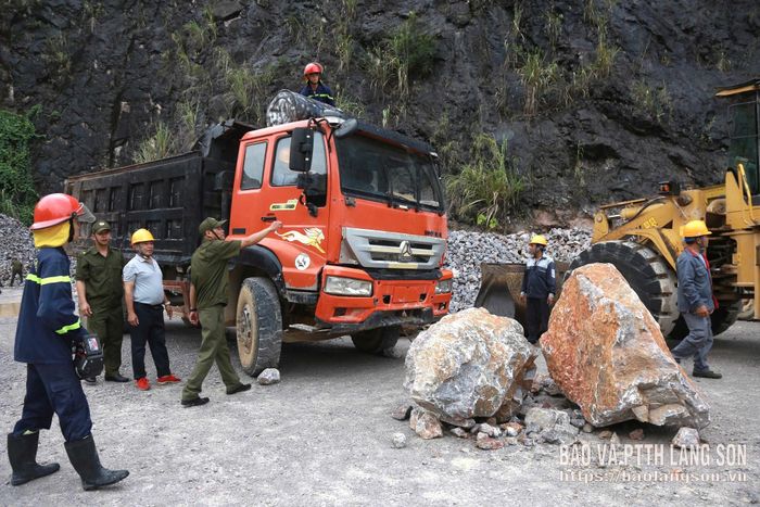 Các lực lượng tiếp cận hiện trường, triển khai CNCH trong tình huống giả định