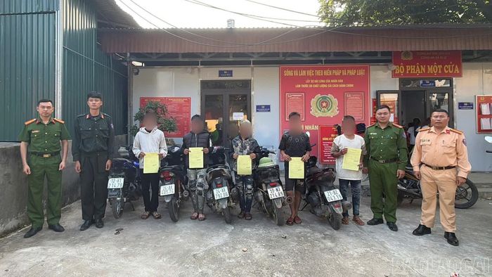 Lực lượng chức năng lập hồ sơ xử lý vi phạm, tạm giữ các phương tiện liên quan.