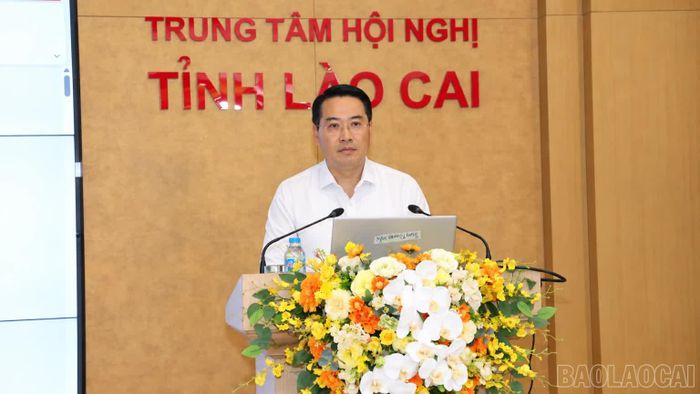 Đồng chí Nguyễn Tuấn Anh - Phó Bí thư Tỉnh ủy, Chủ tịch UBND tỉnh giảng chuyên đề tại lớp bồi dưỡng.