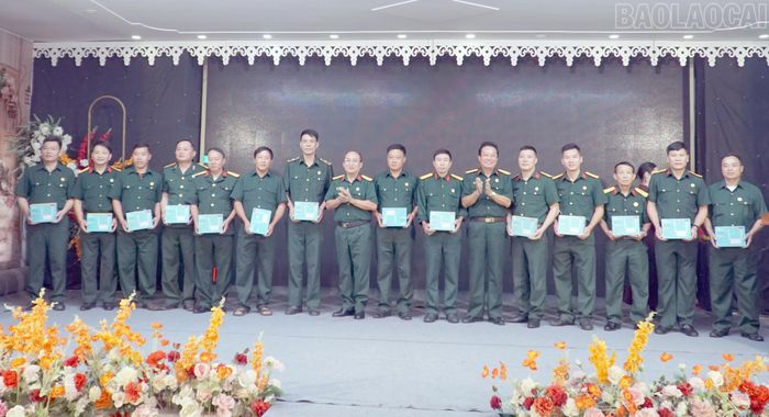  Hội Cựu chiến binh tỉnh trao thiết bị thông minh hỗ trợ hội cựu chiến binh các địa phương ﻿đẩy mạnh chuyển đổi số. 