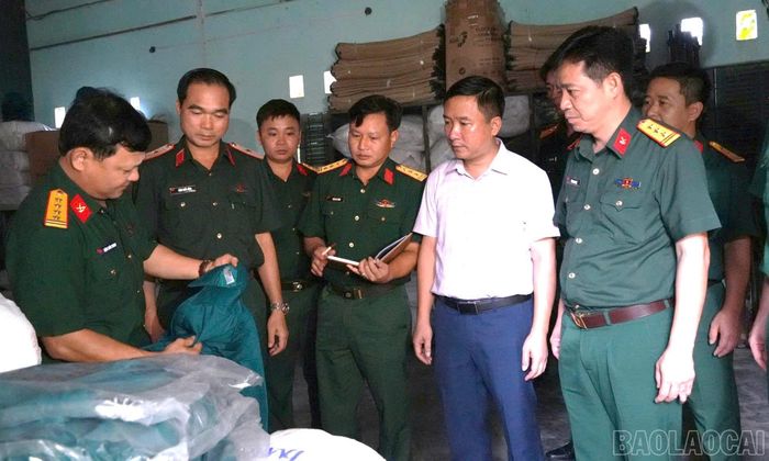Đoàn công tác kiểm tra công tác bảo đảm quân nhu thực hiện nhiệm vụ tại Ban Chỉ huy Quân sự xã Xuân Quang.