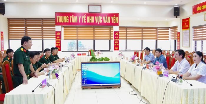 Đoàn công tác làm việc với Trung tâm Y tế Văn Yên (xã Mậu A).