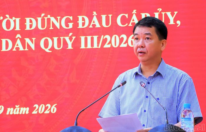 Đồng chí Đinh Khắc Yên - Bí thư Đảng ủy, Chủ tịch HĐND xã phát biểu chỉ đạo tại hội nghị.