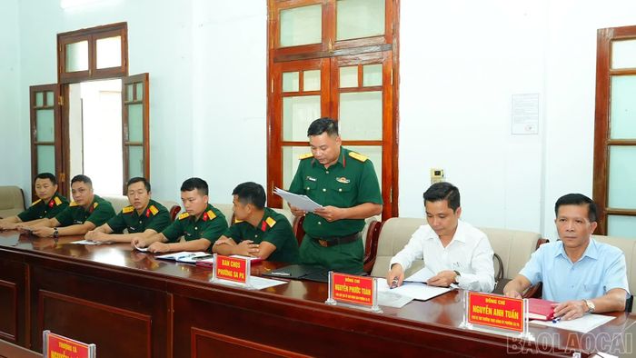 Các đại biểu dự buổi làm việc.