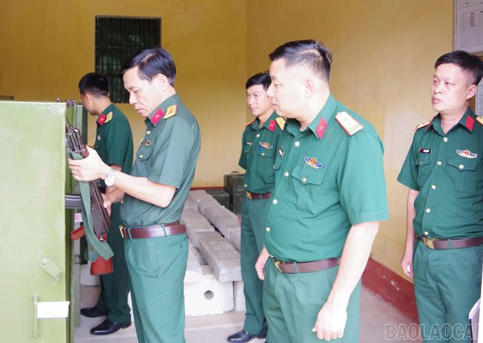 Đoàn kiểm tra thực tế công tác quản lý, bảo quản, bảo dưỡng vũ khí, trang bị của các đơn vị.