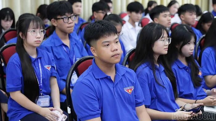 Hơn 200 đoàn viên, thanh niên tham dự diễn đàn.