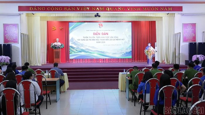 Toàn cảnh diễn đàn.