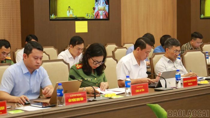 Các đại biểu dự hội nghị tại điểm cầu UBND tỉnh.