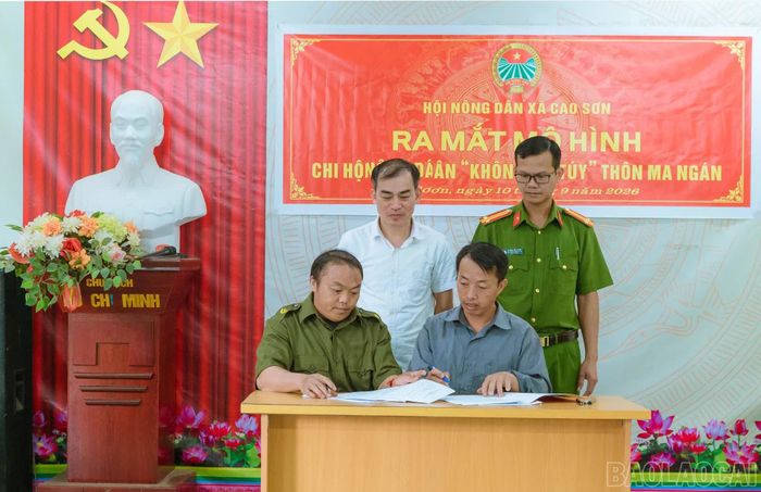 Ký cam kết thực hiện mô hình