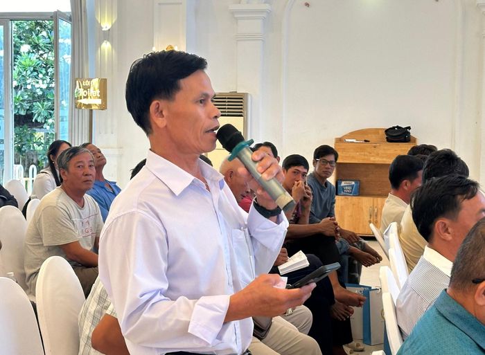 Ông Lê Xuân Huỳnh, ngư dân tại xã Tân Thành nêu ý kiến tại diễn đàn liên quan nuôi trồng thủy sản