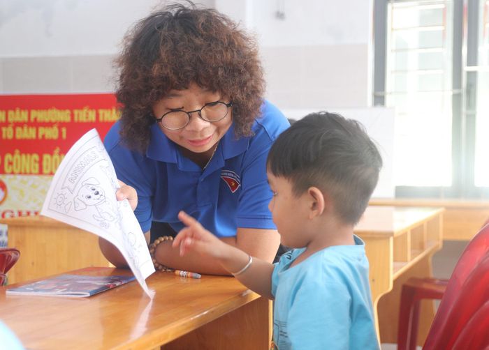 Bài học được thiết kế phù hợp với từng nhóm tuổi để các em có niềm vui với khi tiếp xúc với tiếng Anh